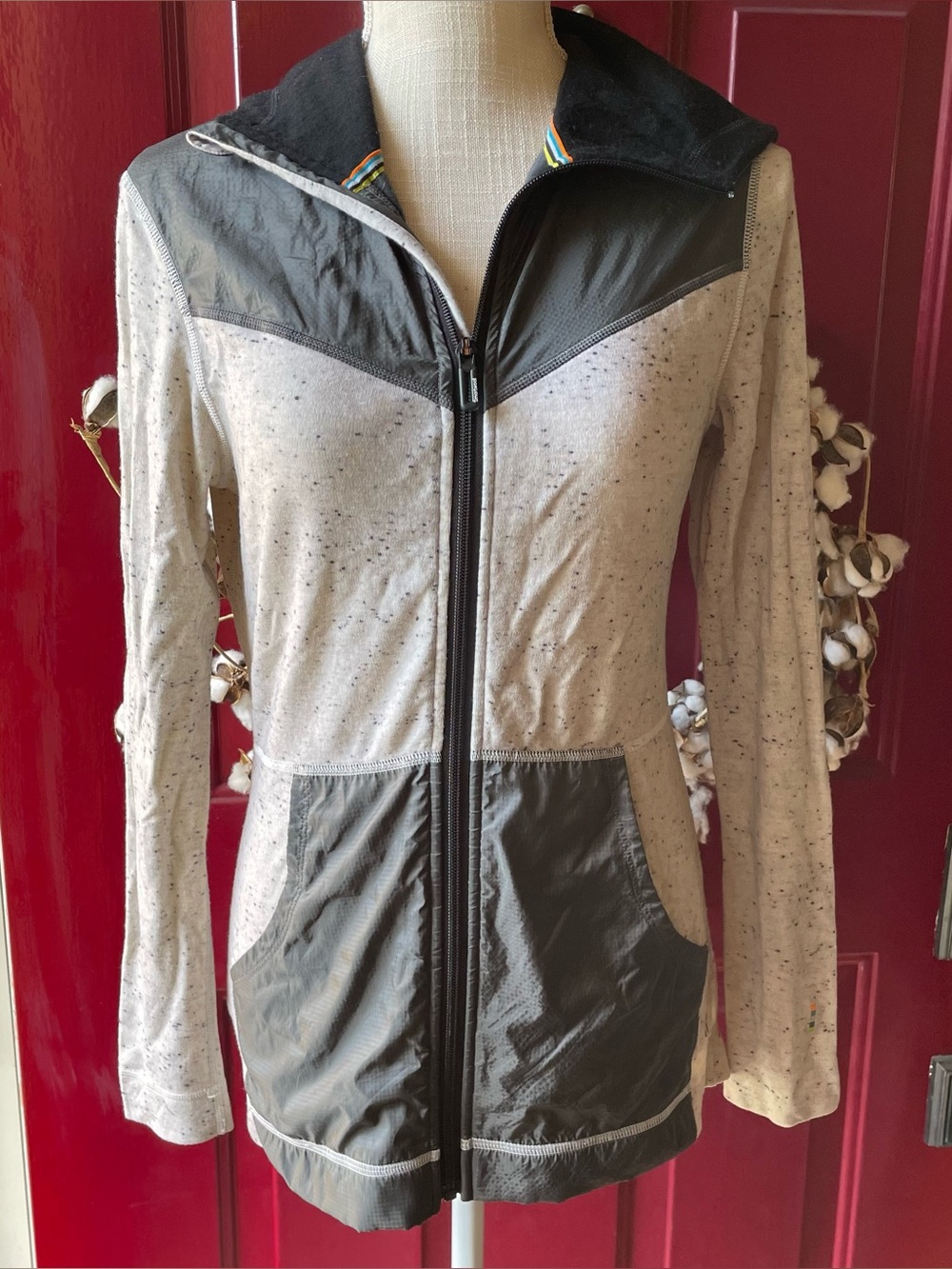 Smartwool Light Gray and Charcoal Women's Zip-Up Jacket Size M